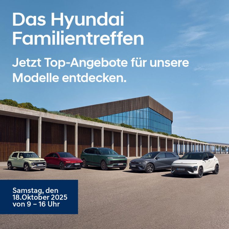 Fünf Hyundai Fahrzeuge stehen vor einem modernen Gebäude unter blauem Himmel. Im Bild steht der Text: "Das Hyundai Familientreffen – Jetzt Top-Angebote für unsere Modelle entdecken. Samstag, den 18. Oktober 2025 von 9 bis 16 Uhr."